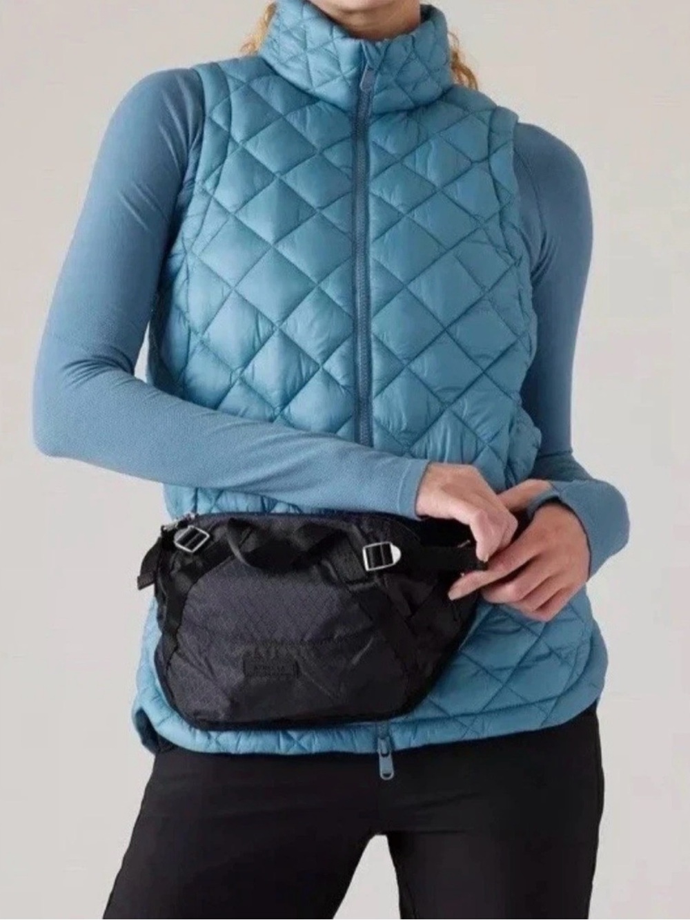 NWT- Athleta ‘Excursion’ Convertible Chest / Waist Bag- Large Version - Picture 2 of 9